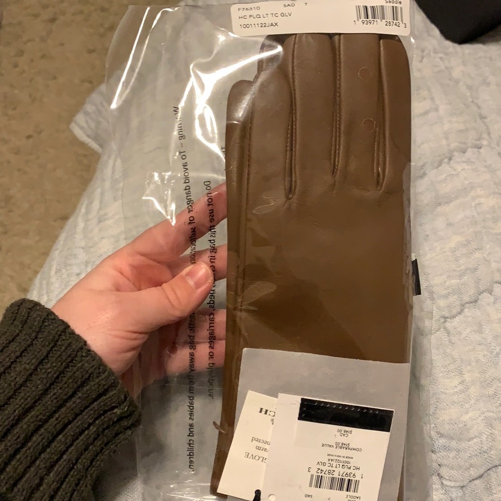 Brand new never worn saddle color coach leather gloves